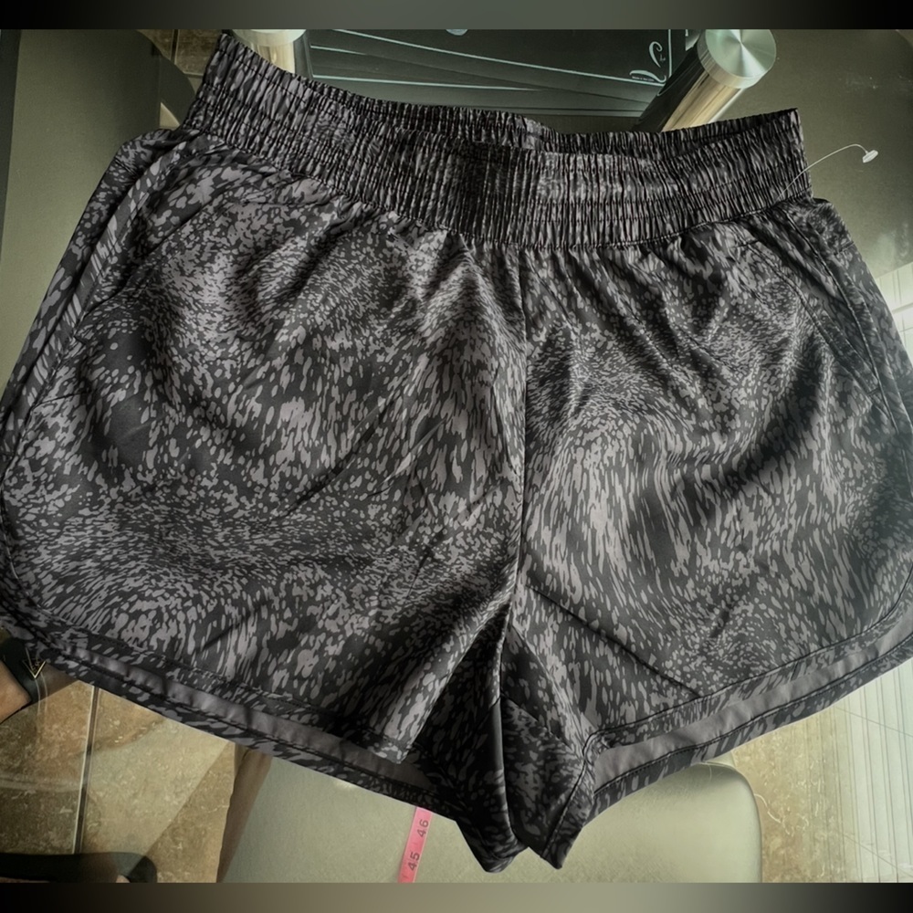 Athletic Works Black and Gray DriWorks Shorts
Caja 8